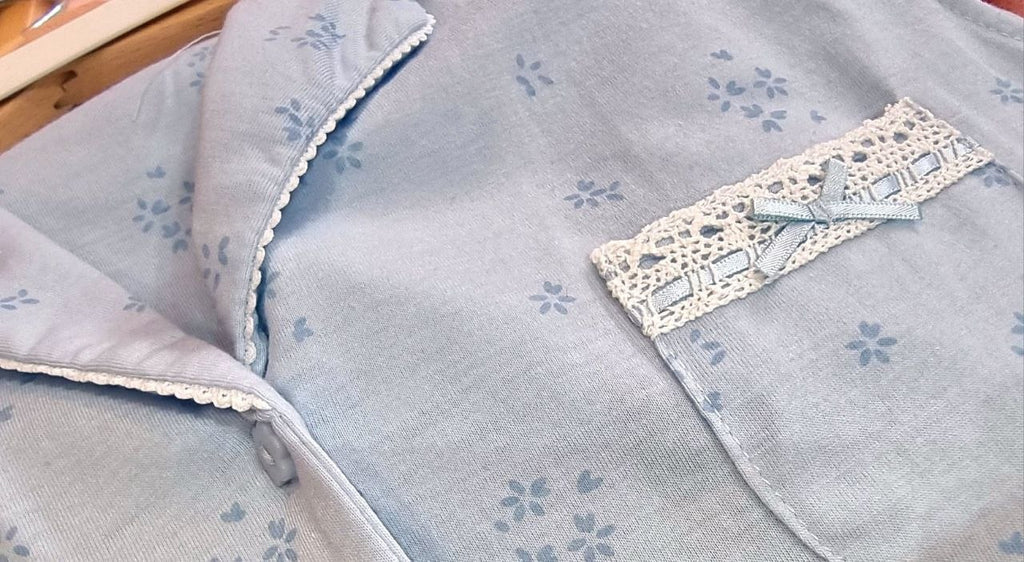 Pyjama Femme 100% Coton Sans Manches - Col Chemise - Jaune Pâle & Bleu Clair - Broderie Dentelle